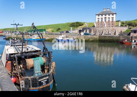 Gunsgreen House and fishing boats, Gungreen Quay, Eyemouth Harbour, Eyemouth, Scottish Borders, Scotland, United Kingdom Stock Photo