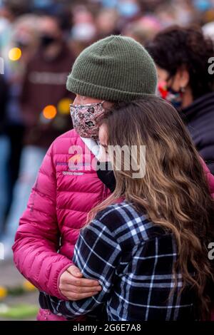 Boulder, Colorado, USA. 22nd Mar, 2021. Community members gather for a vigil memorial ceremony at Fairview high school honoring ten people who were killed during a mass shooting in Boulder, Colorado. Credit: Carl Payne/ZUMA Wire/ZUMAPRESS.com/Alamy Live News Stock Photo