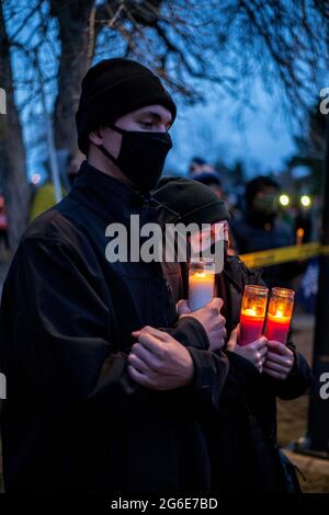 Boulder, Colorado, USA. 22nd Mar, 2021. Community members gather for a vigil memorial ceremony at Fairview high school honoring ten people who were killed during a mass shooting in Boulder, Colorado. Credit: ¬ Credit: Carl Payne/ZUMA Wire/ZUMAPRESS.com/Alamy Live News Stock Photo