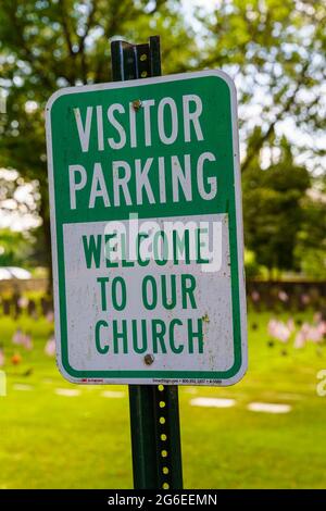 Hershey, PA, USA – June 27, 2021: The Visitor Parking Sign at the Derry Church in Hershey, PA. Stock Photo