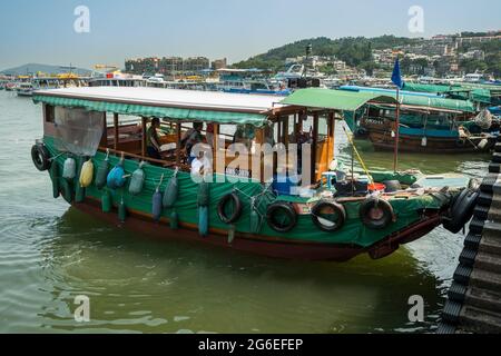 A junk used to ferry tourists to the islands of Port Shelter, Sai Kung waterfront, New Territories, Hong Kong Stock Photo