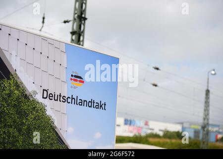 Hamburg, Germany. 05th July, 2021. A poster with the inscription 'Deutschlandtakt' stands at the event to mark the start of construction of the new Hamburg-Altona station. After several years of delay, construction work is starting on the new Altona long-distance train station in Hamburg. It is being built at the current Diebsteich S-Bahn station and is scheduled to replace the Altona terminus station, located around two kilometres to the south, for long-distance and regional services in 2027. Credit: Daniel Reinhardt/dpa/Alamy Live News Stock Photo