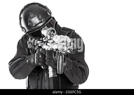 https://l450v.alamy.com/450v/2g6fc5g/studio-shot-of-swat-police-special-forces-automatic-rifle-black-uniforms-pointing-criminals-tactical-helmet-vest-goggles-isolated-on-white-2g6fc5g.jpg