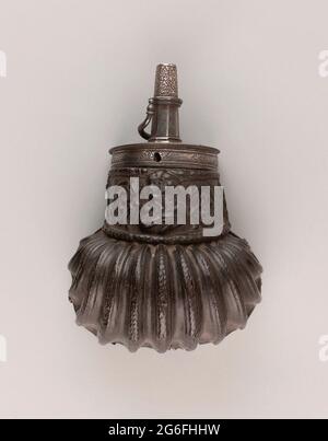 Powder flask hi-res stock photography and images - Alamy