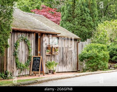 Exterior image of a shop, Sage and Madison in Sag Harbor, NY Stock Photo