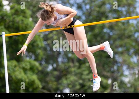 Winner Chiara SISTERMANN (GER, TSV Graefelfing) jumps over the bar