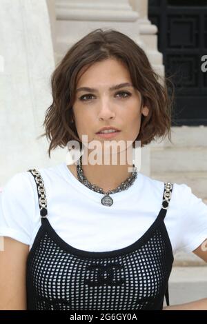 Alma Jodorowsky attends the Chanel Womenswear Spring/Summer 2022