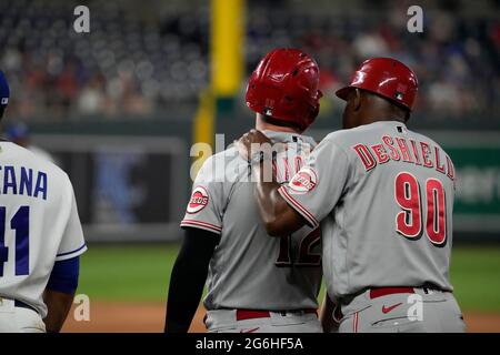 Cincinnati Reds - Happy birthday to Reds first base coach Delino DeShields!  🥳