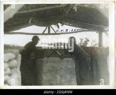 WWII WW2 ITALIAN SOLDIERS ITALY -  IX Gruppo appiedato Lancieri di Aosta - Trincee Locri, Calabria, Italy Stock Photo