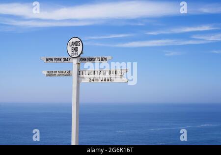 Sign at Land's End in Cornwall, located at the westernmost point of England Stock Photo