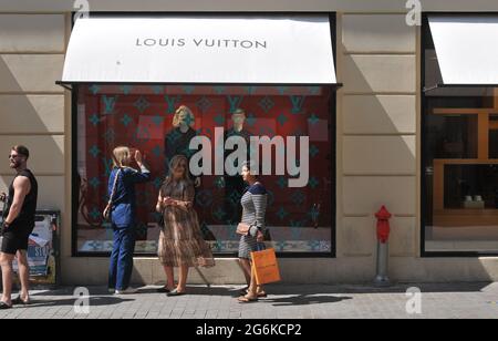 Copenhagen, Denmark.06 July 2021, Louis Vuitton Store and customers waitng  in line for thier tuirn and fas msk restriction hs been removed for shoppe  Stock Photo - Alamy