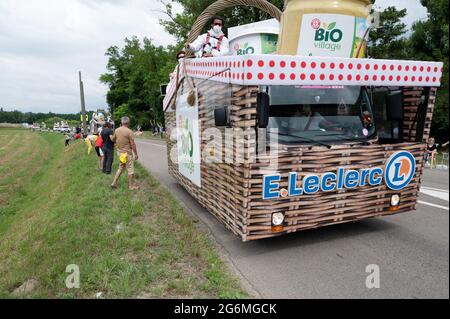 France, July 6, 2021,  Beaumont les Valence (26), July 6, 2021: passage of the Tour de France advertising caravan. Spectators and advertising vehicle of the E Leclerc center brand. Photo by Delmarty J/ANDBZ/ABACAPRESS.COM Stock Photo