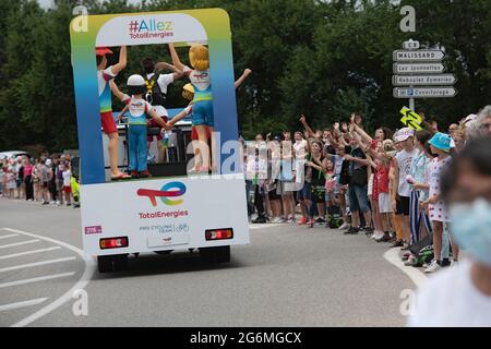 France, July 6, 2021,  Beaumont les Valence (26), July 6, 2021: passage of the Tour de France advertising caravan. Spectators and advertising vehicle of the Total Energies brand. Photo by Delmarty J/ANDBZ/ABACAPRESS.COM Stock Photo