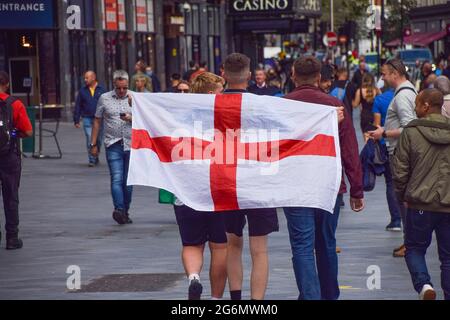 London, United Kingdom. 7th July 2021. England supporters in Leicester Square ahead of the England v Denmark Euro 2020 football semi final at Wembley Stadium. (Credit: Vuk Valcic / Alamy Live News) Stock Photo