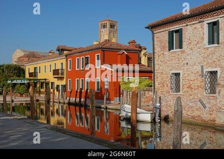 Torcello ist eine Insel in der laguna morta, dem nördlichen Teil der Lagune von Venedig, in dem die Gezeiten nicht mehr bemerkbar sind. Torcello war v Stock Photo