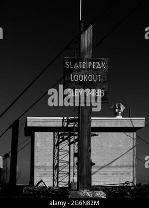 Slate Peak Lookout sign Stock Photo - Alamy