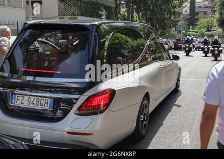 Rome, Italy. 07th July, 2021. Raffaella Carrà, Funeral procession in Rome. In the photo: Via nemea 21 Credit: Independent Photo Agency/Alamy Live News Stock Photo