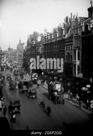 AJAXNETPHOTO. 1908-1911. LONDON, ENGLAND. - EDWARDIAN HOLBORN - VIEW OF TRAFFIC AND SHOPS ON HOLBORN AT NR 302. EARLY MOTORISED OMNIBUS NR 26 WITH WEST KILBURN DIRECTION PLATE. PHOTOGRAPHER:UNKNOWN © DIGITAL IMAGE COPYRIGHT AJAX VINTAGE PICTURE LIBRARY SOURCE: AJAX VINTAGE PICTURE LIBRARY COLLECTION REF:212904 1 Stock Photo