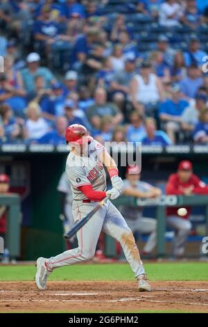 Cincinnati Reds shortstop Kyle Farmer (17) throws to first base for an out  during a MLB game against the Los Angeles Dodgers, Wednesday, April 28, 2021,  in Los Angeles, CA. The Dodgers