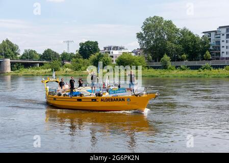 Magdeburg, Germany. 28th June, 2021. The crew of the research vessel 'Aldebaran' sets sail from Magdeburg. The scientists are on the Elbe for four weeks to draw attention to the global plastic problem. With the support of numerous environmental initiatives, they are collecting cigarette butts in several cities along the Elbe. This is the largest collection campaign of its kind in Germany. It is intended to draw attention to the fact that carelessly discarded cigarette butts can contaminate river water. Credit: Stephan Schulz/dpa-Zentralbild/ZB/dpa/Alamy Live News Stock Photo