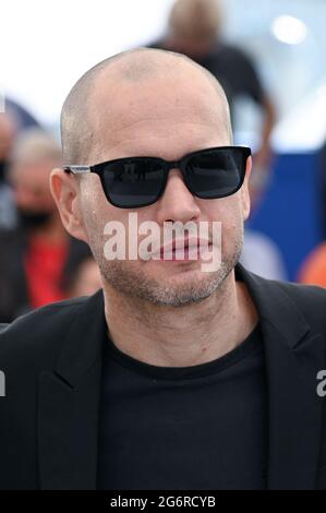 Cannes, France. 8th July 2021. Nadav Lapid attending the Ahed's Knee Photocall as part of the 74th Cannes International Film Festival in Cannes, France on July 08, 2021. Photo by Aurore Marechal/ABACAPRESS.COM Credit: Abaca Press/Alamy Live News Stock Photo