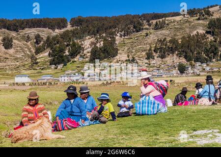 ISLA DEL SOL, BOLIVIA - MAY 12, 2015: Locals native women in Challa village on Isla del Sol (Island of the Sun) in Titicaca lake, Bolivia Stock Photo