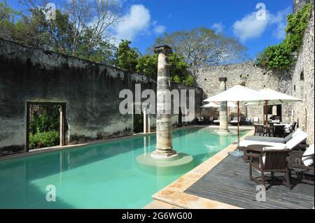 MEXICO. STATE OF CAMPECHE.  THE SWIMMING POOL OF THE HACIENDA UAYAMON,FORMER SISAL PLANTATION FROM THE XVIIIE CENTURY AND NOW A LUXURY HOTEL, HAS BEEN Stock Photo