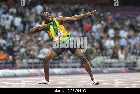 Usain bolt does his trademark hi-res stock photography and images - Alamy