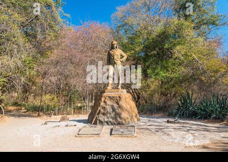 Statue of Doctor David Livingtone, the first European to see VIctoria Falls, at the westernmost end of the park on the Zimabawean side.  Livingstone a Stock Photo