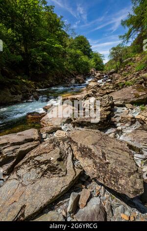 The Glaslyn River flowing through the Aberglaslyn Pass in the Snowdonia National Park, North Wales Stock Photo