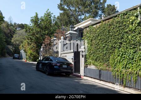 Beverly Hills, CA/USA - Neiman Marcus store in Beverly Hills is boarded up  after being looted during the Black Lives Matter protests Stock Photo -  Alamy