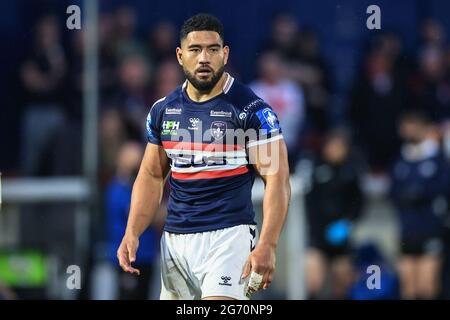 Kelepi Tanginoa (12) of Wakefield Trinity gives his team instructions ...