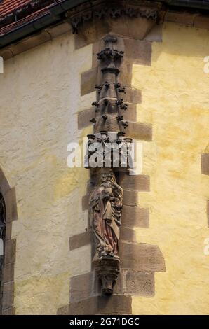 Tübingen, Baden-Württemberg, Germany: Gothic corner figure depicting Mary as Queen of Heaven with Baby Jesus on her arm at Bebenhausen Pfleghof. Stock Photo