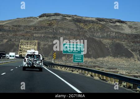 Richland /Washington /United states/ 29 May 2018/ Highwy to Wananpum Dam Richland and entering Grant county in washington over columbioa river and vantage washington USA  (Photo..Francis Joseph Dean/Dean Pictures) Stock Photo