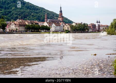 Heidelberg, Germany. 10th July, 2021. River water of the Neckar floods a section of the Leinpfad. Buildings of the old town can be seen in the background. The water level is expected to rise above the navigation limit on Saturday. Credit: Uwe Anspach/dpa/Alamy Live News Stock Photo