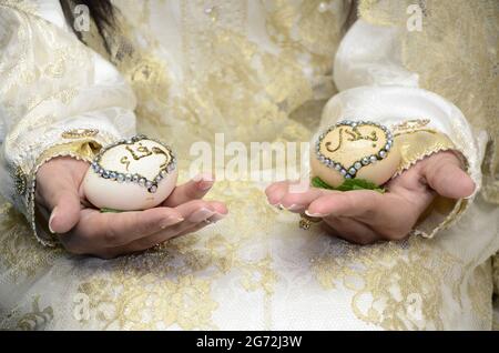 Henna tattoos: bride Hand with Moroccan Henna and traditional dress (kaftan). Stock Photo