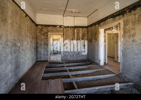 Abandoned building in the ghost town of Kolmanskop near Luderitz, Namib Desert, Namibia. Stock Photo
