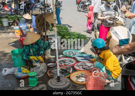 fish sales in a market in Vietnam Stock Photo
