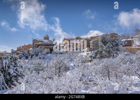 Snowy village of La Morera de Montsant in winter (Priorat, Tarragona, Catalonia, Spain) ESP: Pueblo de la Morera de Montsant nevado en invierno Stock Photo