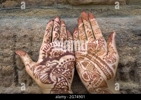 beautiful mehandi art painting on hand and feet with juice of a herb very common throughout india 2g74901