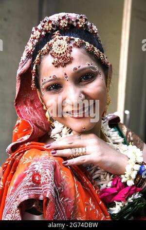 Gujarati woman with nose ring and traditional dress near Bhuj , India Stock  Photo - Alamy