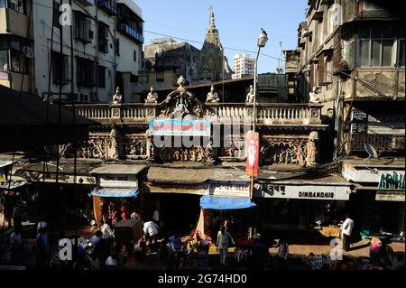 Mumbai; Maharashtra; India- Asia; March; 2015 : Shri lakshmi narayan temple ; Old building mass urban housing ; kabutar khana  Bhuleshwar  Charni road Stock Photo