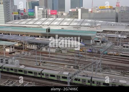 the excellent view of Tokyo station from the KITTE GARDEN, which is on the 6F of the KITTE MARUNOUCHI building in Japan Stock Photo