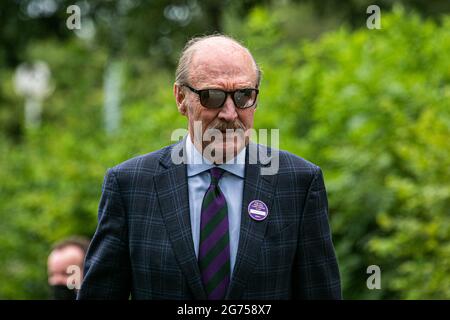 WIMBLEDON LONDON  11 July 2021. Former 1972 Wimbledon champion, Stan Smith arrives  at the All England Lawn Tennis Club for  the Gentlemen's singles final  on day 13 of the Wimbledon Championships.  Credit amer ghazzal/Alamy Live News Stock Photo