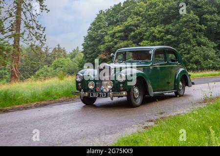 1951 50s green Lea Francis 4dr sedan 1767 cc petrol en-route KLMC The Cars the Star Show in Holker Hall & Gardens, Grange-over-Sands, UK Stock Photo