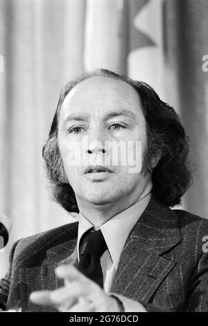 Canadian Prime Minister Pierre Trudeau, Head and Shoulders Portrait during News Conference, Washington, DC, USA, Warren K. Leffler, December 7, 1971 Stock Photo