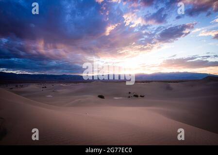 Sunset over Mesquite flat sand dunes in Death Valley national park Stock Photo