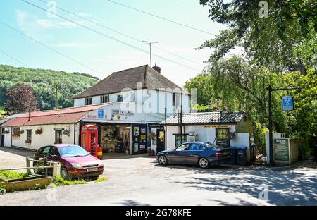 The old fashioned Forge Garage at Poynings in Sussex specialising in four wheel drive vehicles Stock Photo