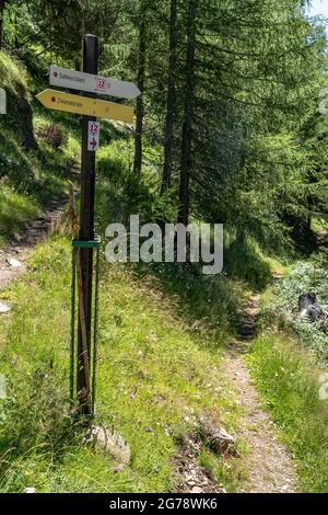 Europe, Austria, Tyrol, Ötztal Alps, Ötztal, fork in the road on Ötztaler Urweg between Zwieselstein and Sahnestüberl Stock Photo