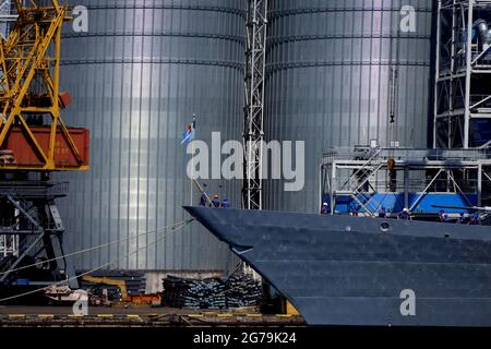 Non Exclusive: ODESA, UKRAINE - JULY 10, 2021 - A ship leaves the port after the end of the Exercise Sea Breeze 2021, Odesa, southern Ukraine. Stock Photo